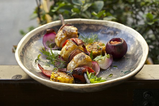 Шашлык из осетрины с овощами