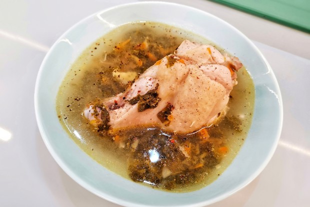 Щи из крапивы и щавеля с индейкой