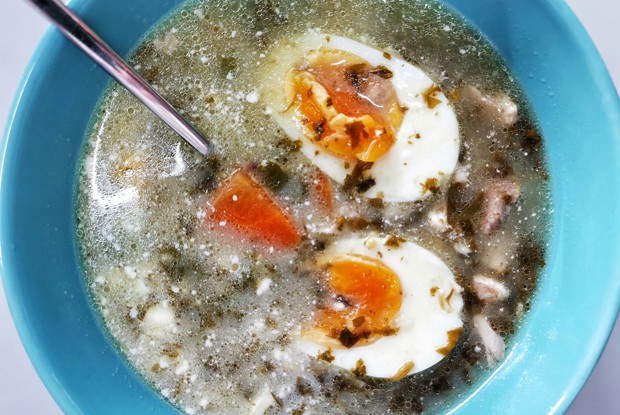 Щи из плеча индейки с крапивой и щавелем