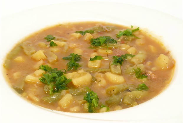 Щавелевый суп с белой фасолью