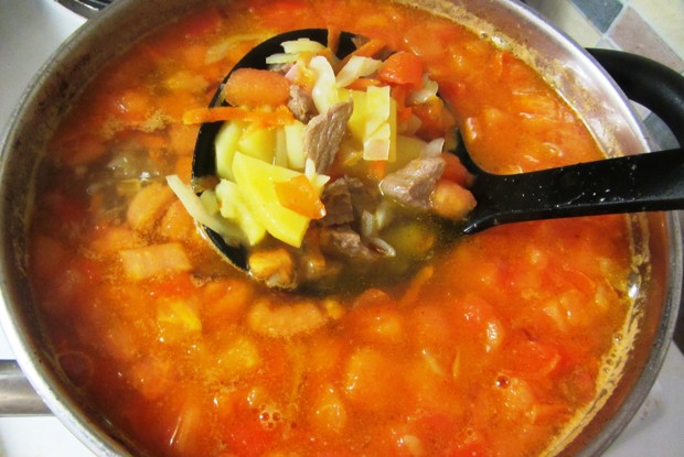 Щи с помидорами и болгарским перцем