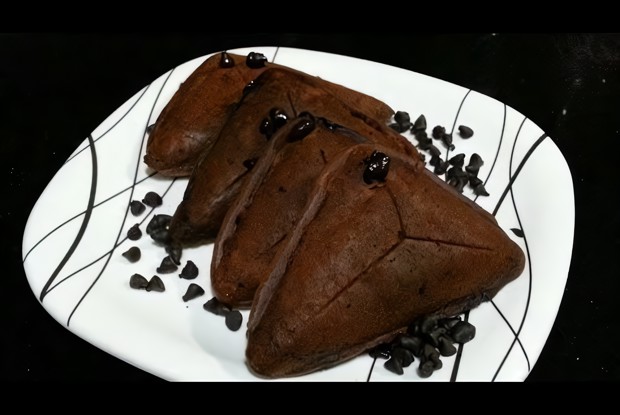 Шоколадные бисквиты в сэндвичнице