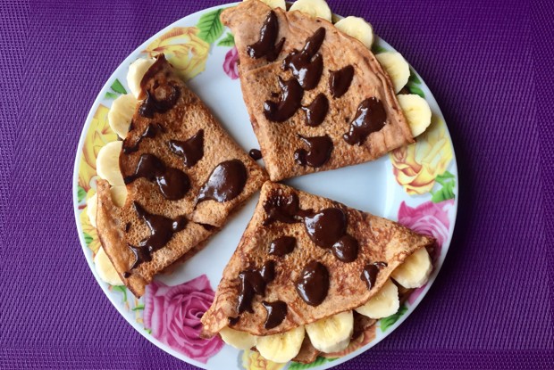 Шоколадные блины на йогурте