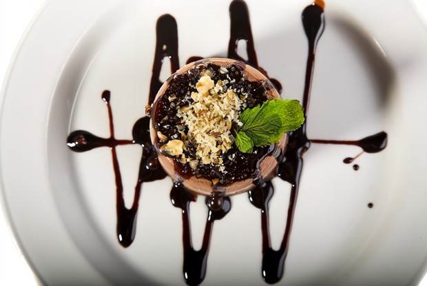 Шоколадные корзиночки с кофе и орехами