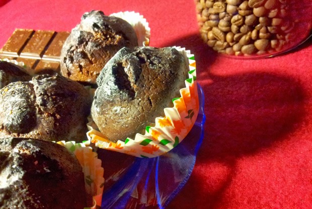 Шоколадные маффины с грецкими орехами