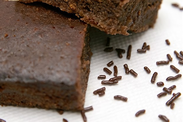 Шоколадные пирожные с черносливом