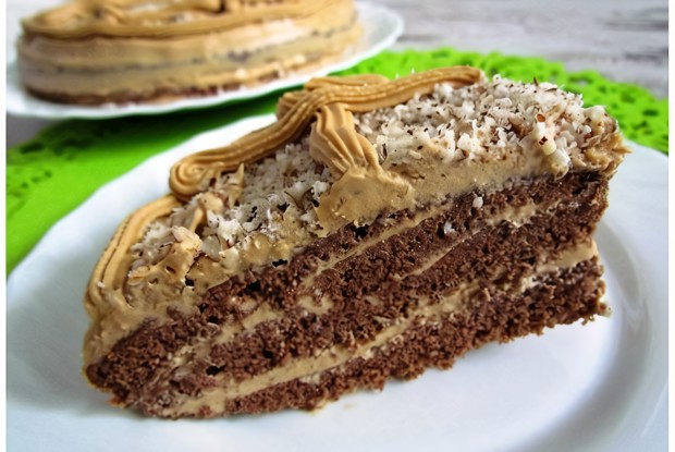 Шоколадный бисквитный торт с кремом из сгущенного молока