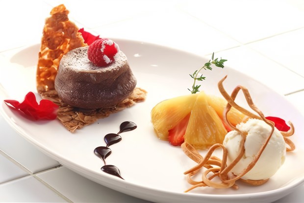 Шоколадный фондан с малиной