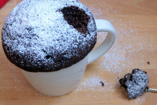 Шоколадный кекс в кружке