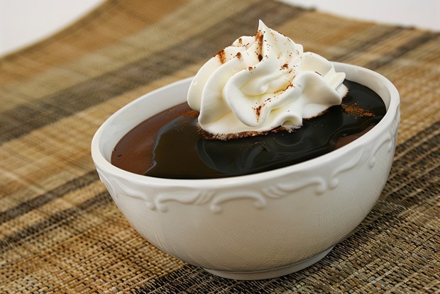 Шоколадный пудинг со сливками