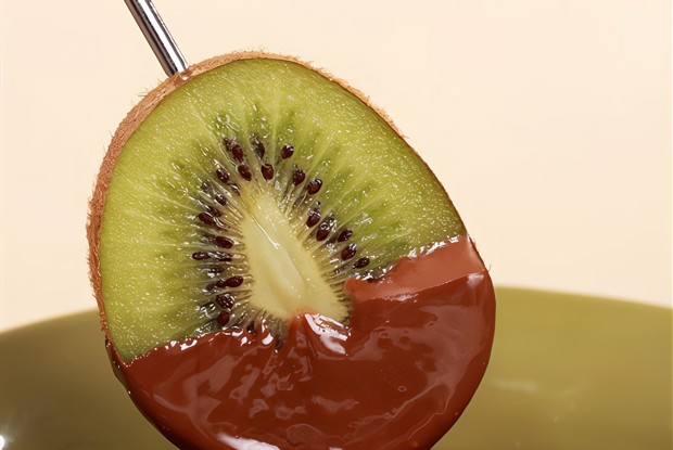 Шоколадно-апельсиновое фондю с фруктами