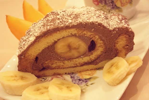 Шоколадно-банановый рулет