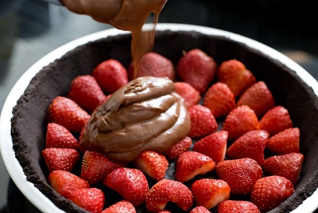 Шоколадно-клубничный торт