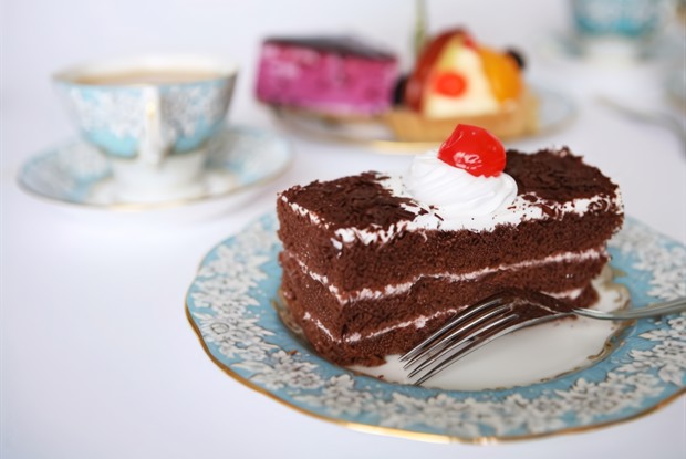 Шоколадно-малиновые замороженные пирожные