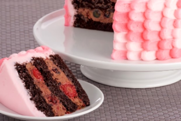 Шоколадно-ягодный торт с итальянским масляным кремом