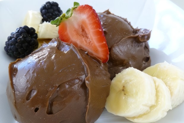 Шоколадное мороженое из авокадо
