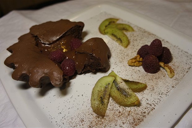 Шоколадное муале с малиной и имбирем