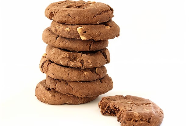 Шоколадное печенье с фундуком в потрескавшейся глазури