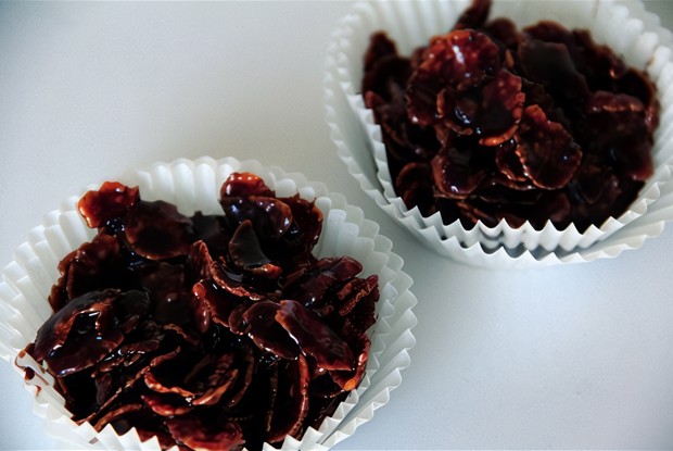 Шоколадное печенье с кукурузными хлопьями без выпечки