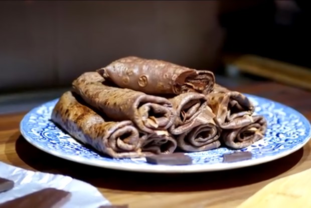 Шоколадные блины с шоколадной начинкой