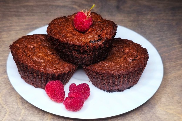 Шоколадные кексы с черносливом