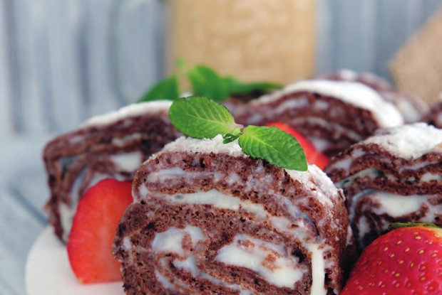 Шоколадный блинный рулет