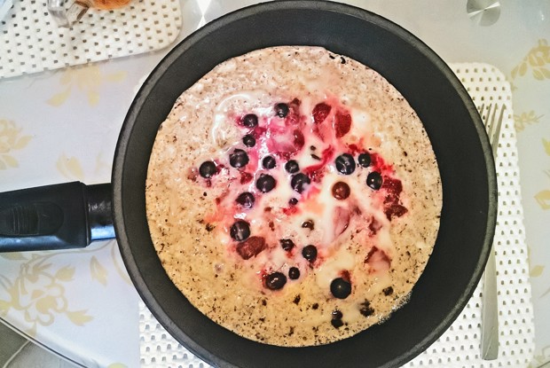 Шоколадный десерт на сковороде