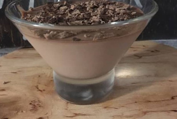 Шоколадный десерт с ликером