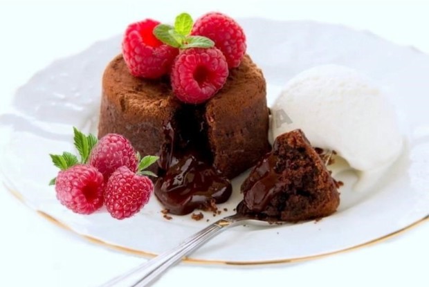 Шоколадный фондан с ликером