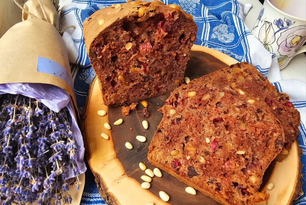 Шоколадный кекс с кедровыми орехами