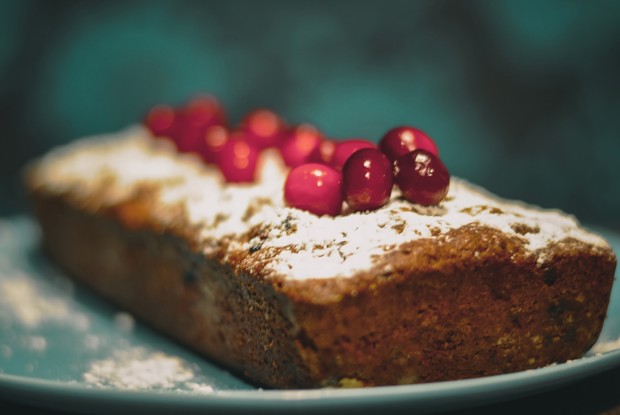 Шоколадный кекс с клюквой