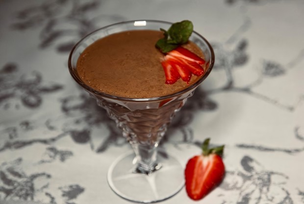 Шоколадный мусс с апельсиновой цедрой и коньяком