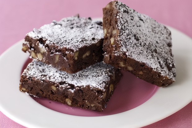 Шоколадный пирог без муки с грецкими орехами