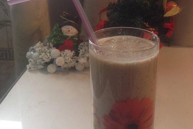 Шоколадный смузи на основе овсяного молока