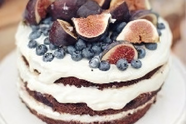 Шоколадный торт с голубикой и инжиром