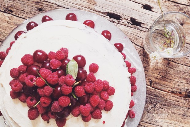 Шоколадный торт с вишневым конфитюром