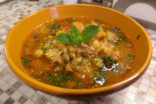 Шорба по-алжирски. Густая похлёбка с бараниной, курицей, нутом, овощами и специями