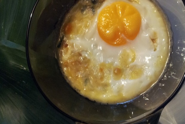 Шпинат под яйцами