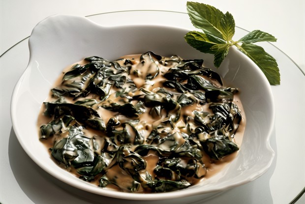 Шпинат с чесноком и сливками