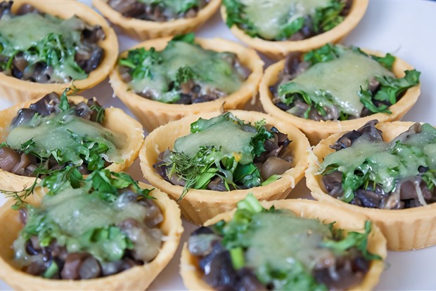 Шпинат с грибами и трюфельным маслом