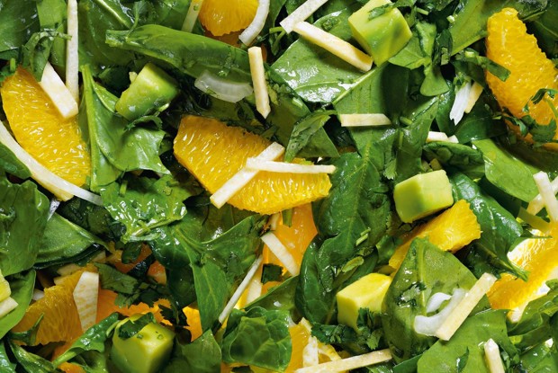 Шпинатный салат с апельсином и репкой