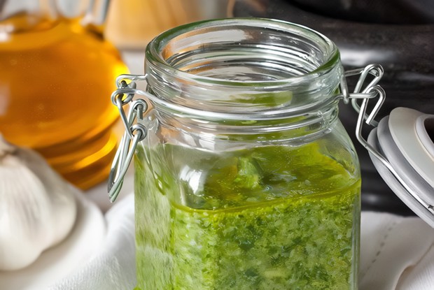 Шпинатное песто с орехами