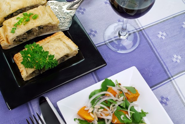 Штрудель с грибами и козьим сыром