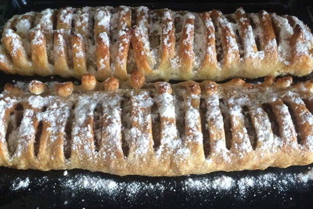 Штрудель с грушами и грецкими орехами