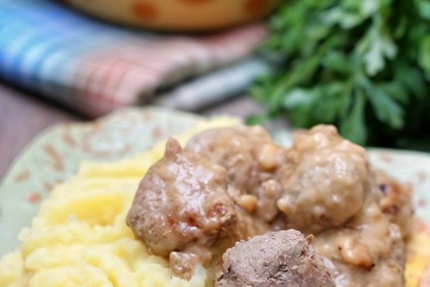 Шведские тефтели с соусом «Брюн Сос» (Brunsås)