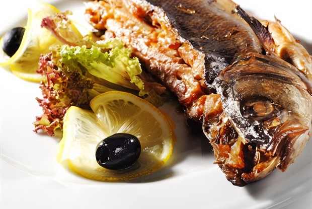 Сибас с маслинами