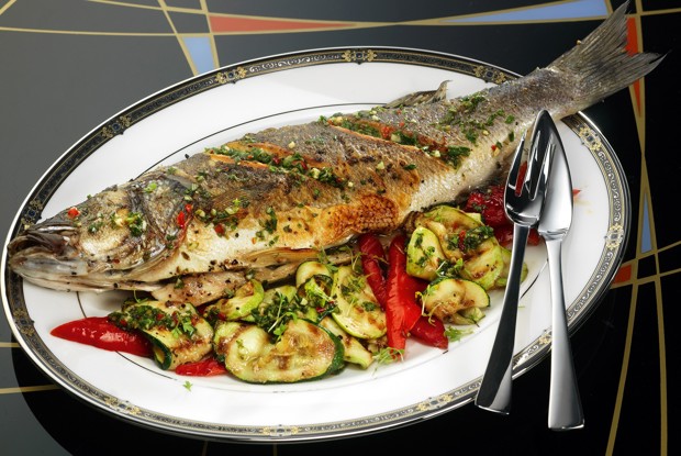 Сибас с овощами и песто из прованских трав