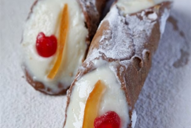 Сицилийские канноли с вишней