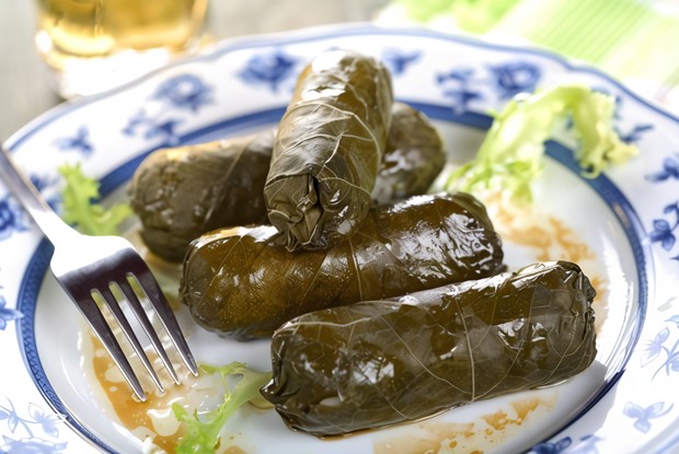 Сыр в виноградных листьях