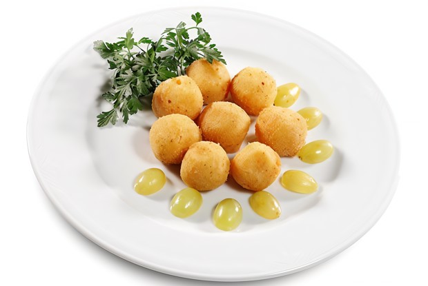 Сырные крокеты с миндалем и горчичным соусом